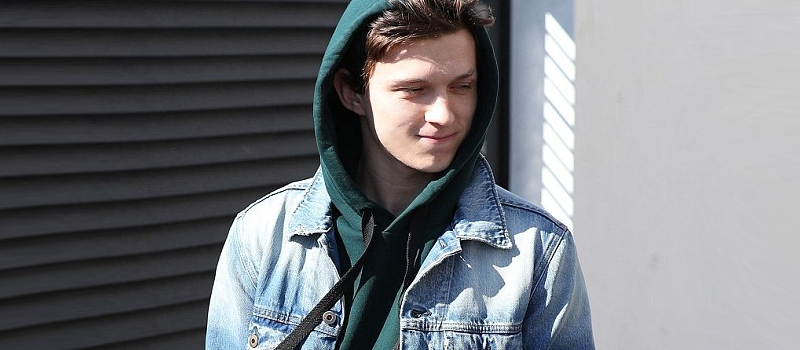 Grabs lunch with a friend in West Hollywood, CA
